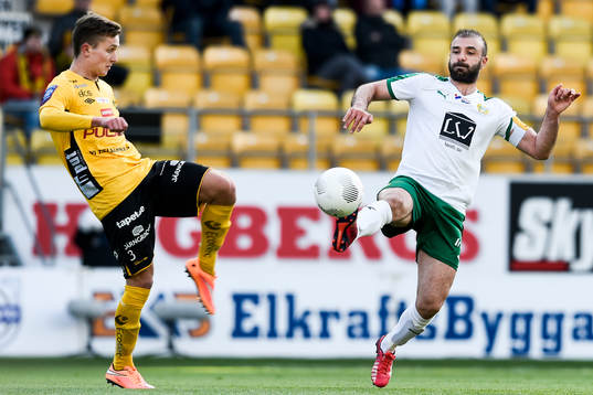 Elfsborgs Adam Lundqvist och Hammarbys Kennedy Bakircioglu
