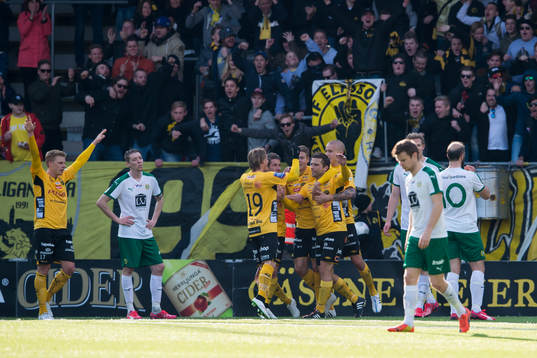 Elfsborgs Anders Svensson gör 2-0 och jublar medan