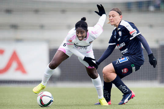 Rosengårds Anita Asante jagas av Linköpings Mariann