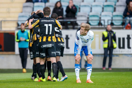 Häckens spelare jublar
