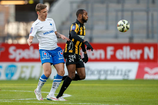 Norrköpings Linus Wahlqvist och Häckens Rene Makondele