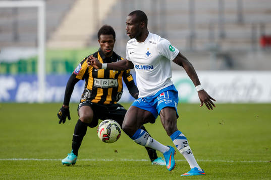 Norrköpings Alhaji Kamara med bollen