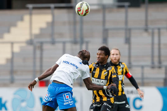 Norrköpings Alhaji Kamara och Häckens Mohammed Abubakari
