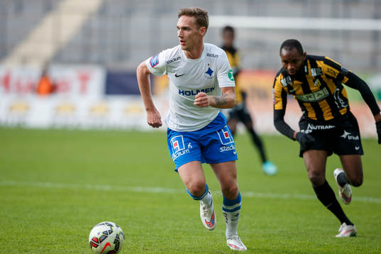 Norrköpings Linus Wahlqvist med bollen