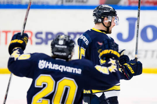 s Lawrence Pilut och Mattias Karlsson jublar