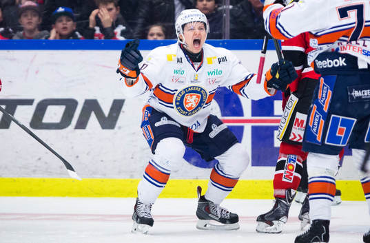 Växjös Rhett Rakhshani gör 0-3 och jublar