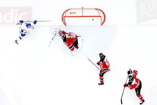 Leksands Mattias Guter gör 3-2 bakom Malmö Redhawks