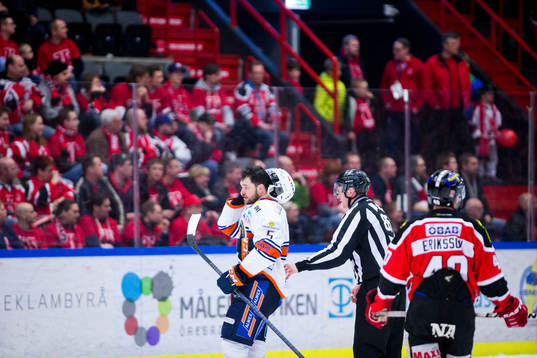 Växjös Noah Welch åker mot utvisningsbåset