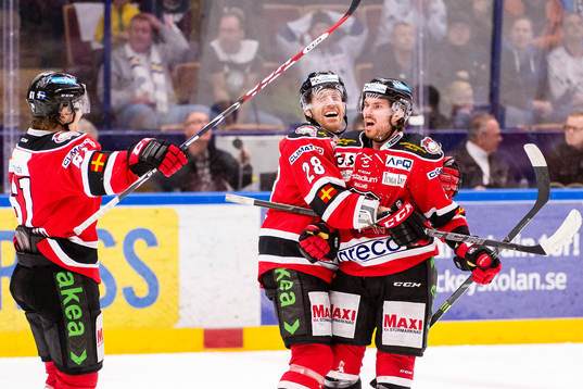 Malmö Redhawks Jens Olsson och Mattias Persson jublar