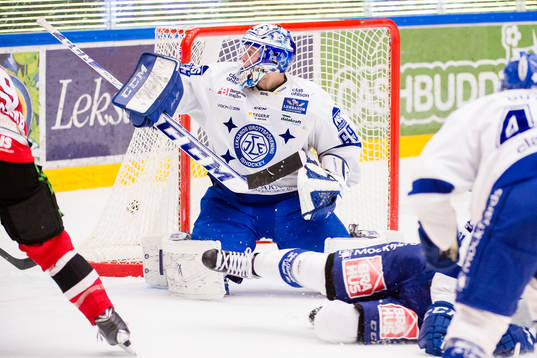 Leksands målvakt Oscar Alsenfelt släpper in mål 3-3 utav
