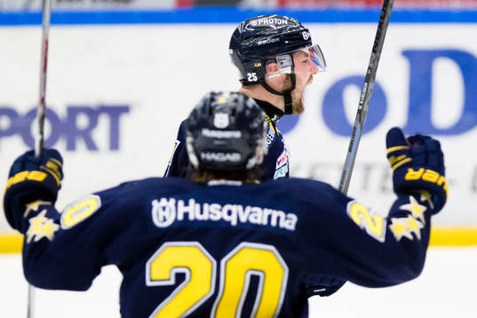 s Lawrence Pilut och Mattias Karlsson jublar