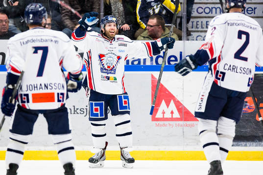 Linköpings Jacob Micflikier (i) jublar