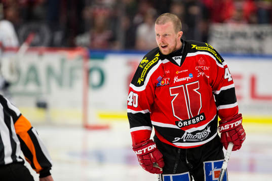 Örebros Anders Eriksson är arg