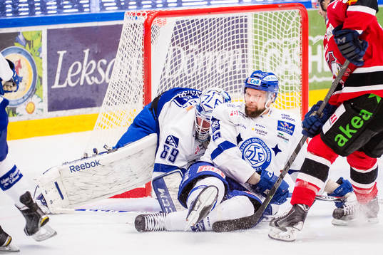 Leksands målvakt Oscar Alsenfelt och Joonas Rönnberg