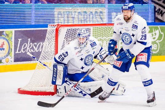 Leksands målvakt Oscar Alsenfelt och Joonas Rönnberg