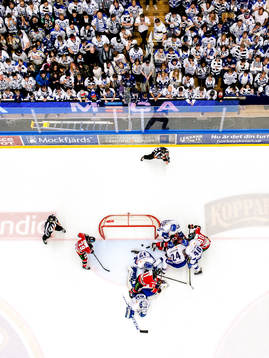 Rörig sekvens framför Leksands målvakt Oscar Alsenfelt