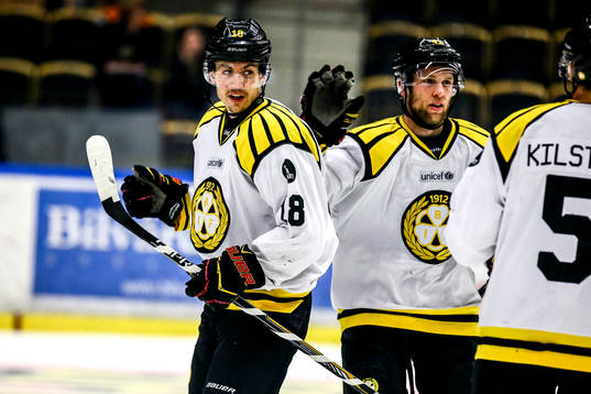 Brynäs Anton Rödin jublar