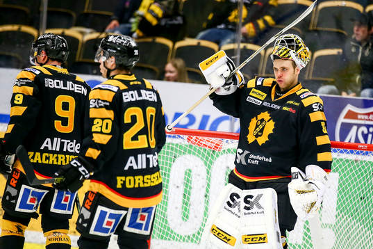 Skellefteås målvakt Markus Svensson, Erik Forssell  och
