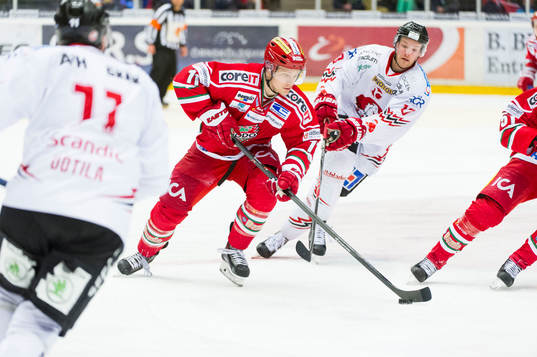 Modos Simon Önerud kämpar mot Vita Hästens Henrik