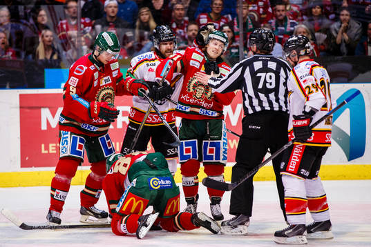 Luleås Jonathan Sigalet och Frölundas Mathis Olimb i