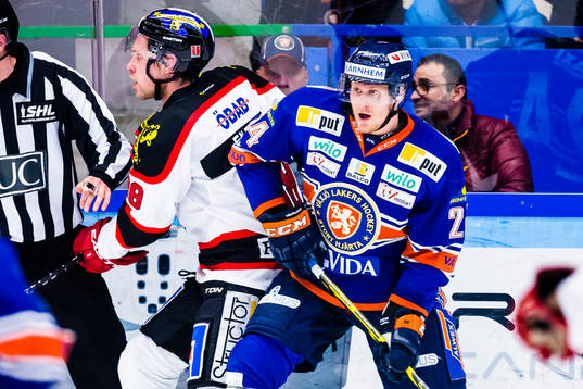 Örebros Viktor Ekbom och Växjös Jani Lajunen