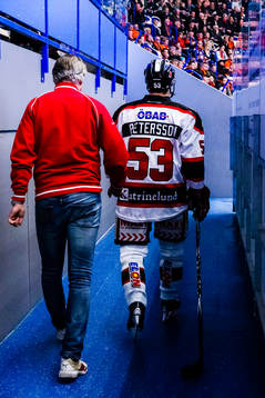Örebros Bobbo Petersson kliver av skadad