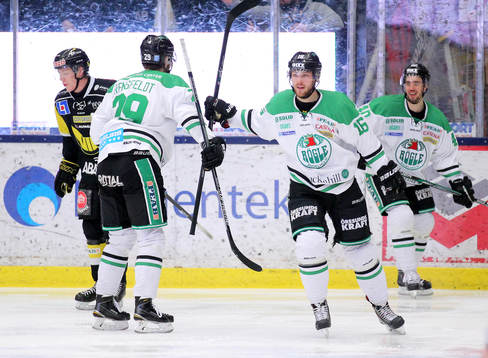 Rögles Christopher Liljenwall (m) jublar