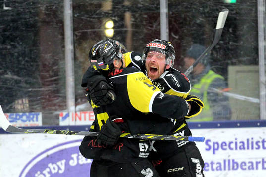 Västerås Stefan Gråhns (h) jublar