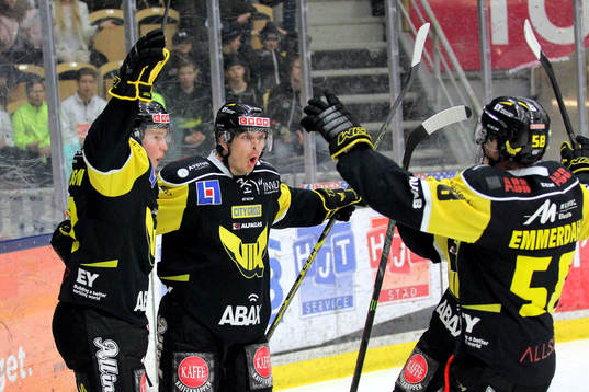 Västerås Erik Andersson (v) jublar