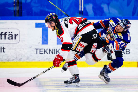 Örebros Marcus Weinstock och Växjös Cory Murphy faller