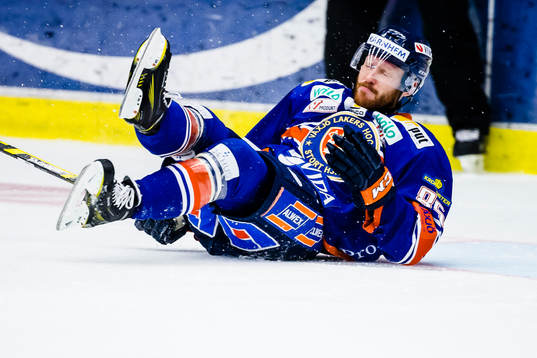 Växjös Liam Reddox faller