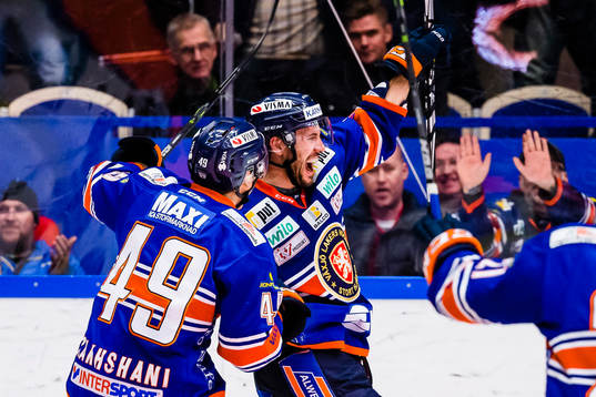 Växjös Jeff Tambellini firars av Rhett Rakhshani