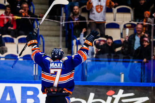 Växjös Jeff Tambellini firar