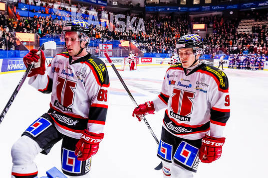Örebros Viktor Ekbom och Joonas Jalvanti deppar