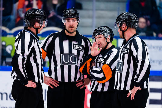 Linjeman Andreas Malmqvist (tv), Domare Mikael Sjöqvist