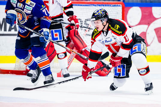 Örebros Daniel Viksten på knä