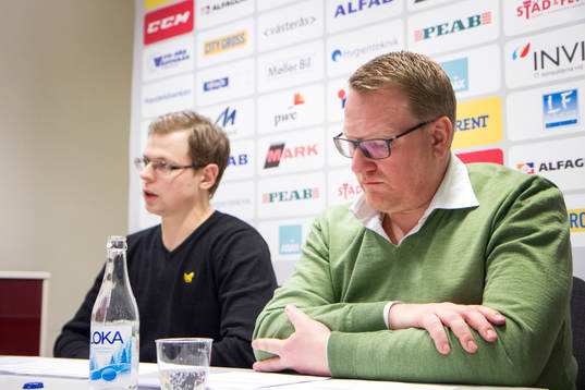 Rögles huvudtränare Magnus Bogren på presskonferens