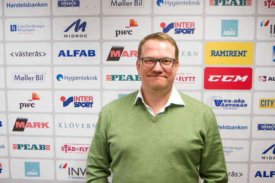 Rögles huvudtränare Magnus Bogren på presskonferens