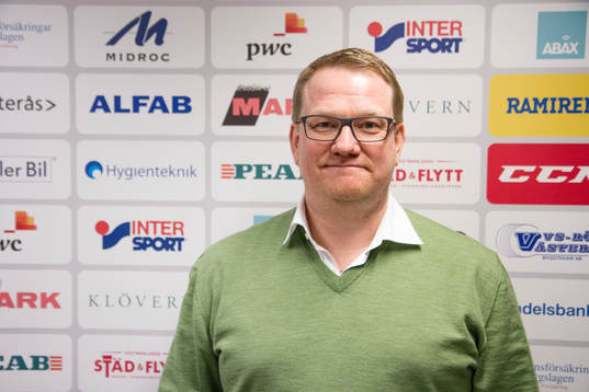 Rögles huvudtränare Magnus Bogren på presskonferens