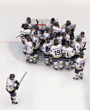 HV71 tackar målvakt Gustaf Wesslau