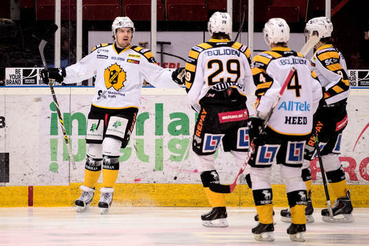 Skellefteås Axel Holmström jublar