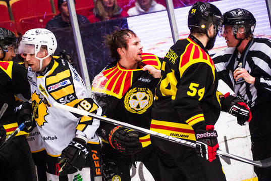 Brynäs Tim Wallace i bråk
