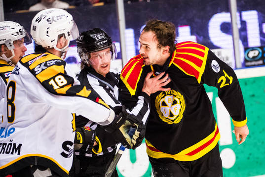 Brynäs Tim Wallace i bråk