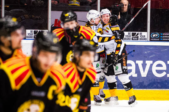 Skellefteås Andrew Calof och Pär Lindholm jublar