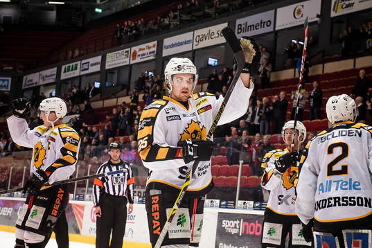 Skellefteås Axel Holmström jublar