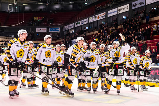 Skellefteås spelare tackar publiken