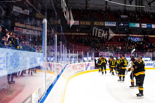 Brynäs spelare tackar publiken