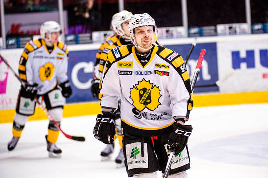 Skellefteås Janne Pesonen jublar