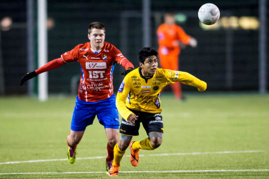 Elfsborgs David Andersson jagas av Östers Albin Ljungdahl