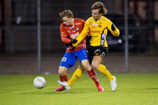 Kamp mellan Elfsborgs Noel Jonsson och Östers Karl